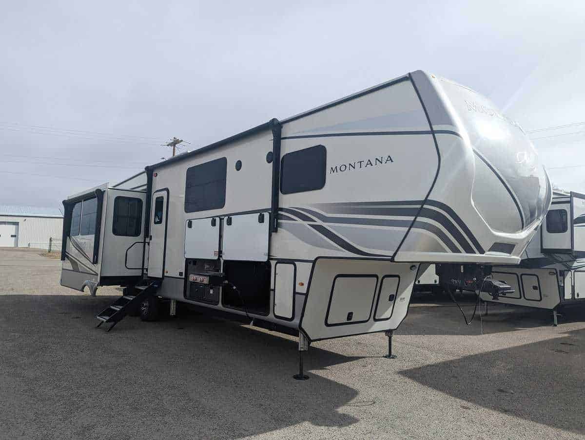 NEW 2023 Keystone MONTANA 3857 BR