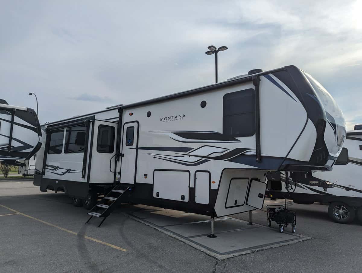 NEW 2024 Keystone MONTANA 381 TB