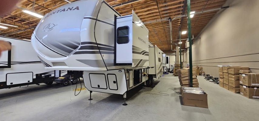 NEW 2023 Keystone MONTANA 3123 RL