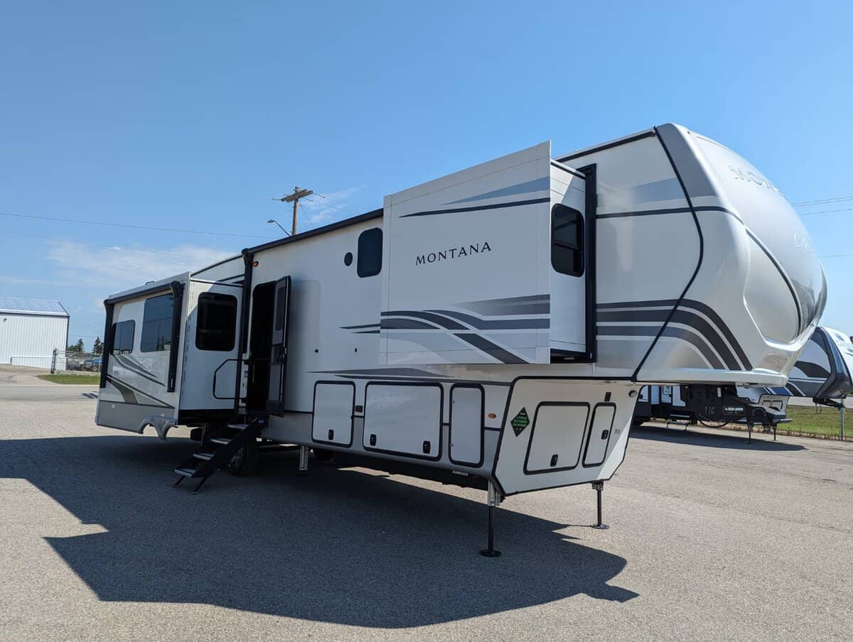 NEW 2024 Keystone MONTANA 3781 RL