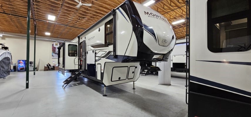 NEW 2024 Keystone Montana High Country 381tb