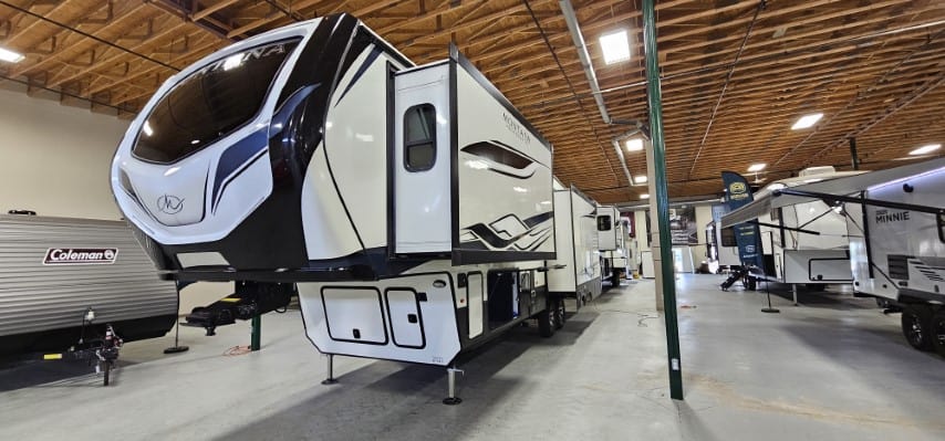 NEW 2024 Keystone MONTANA 295 RL