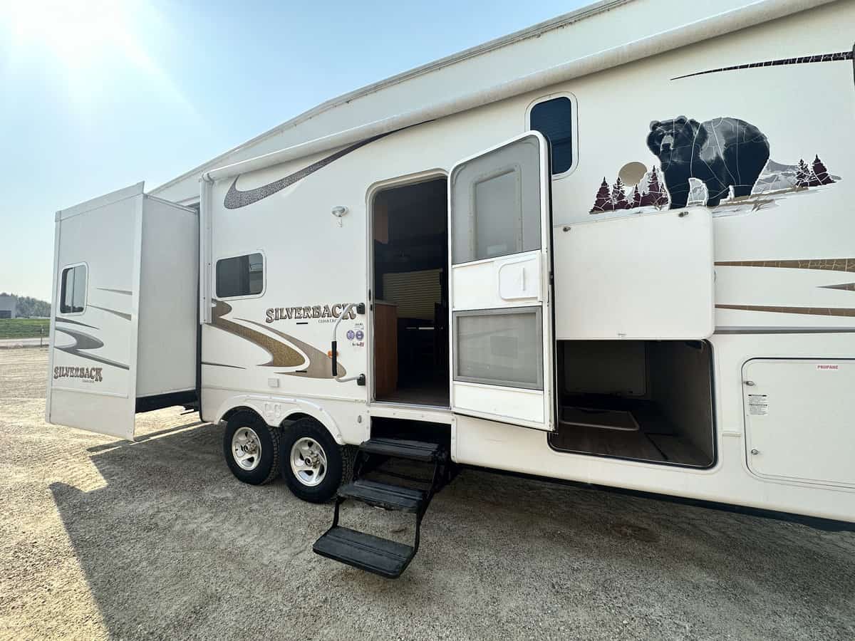 USED 2008 Cedar Creek SILVERBACK 30LRL