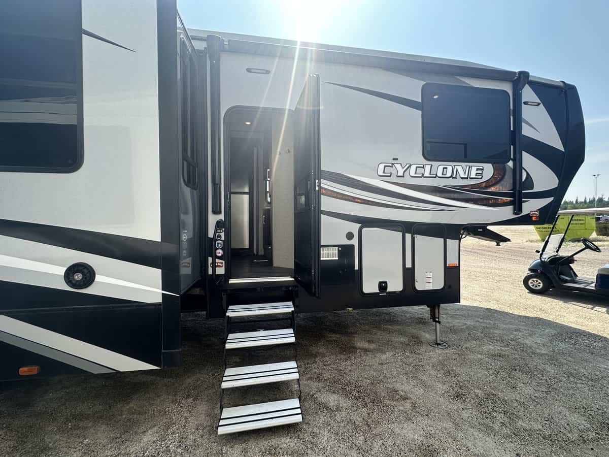 USED 2018 Heartland CYCLONE 3513