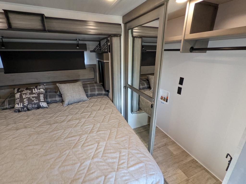 NEW 2022 KEYSTONE MONTANA 3762 BP