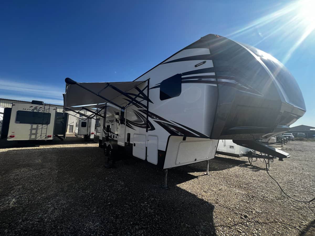 USED 2016 Dutchmen VOLTAGE 3005