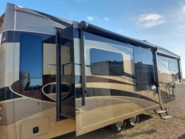 USED 2014 EVERGREEN Lifestyle LS36FW