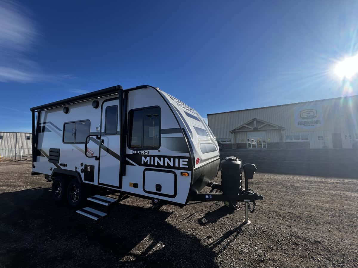 NEW 2024 Winnebago MICRO MINNIE 2100 BH