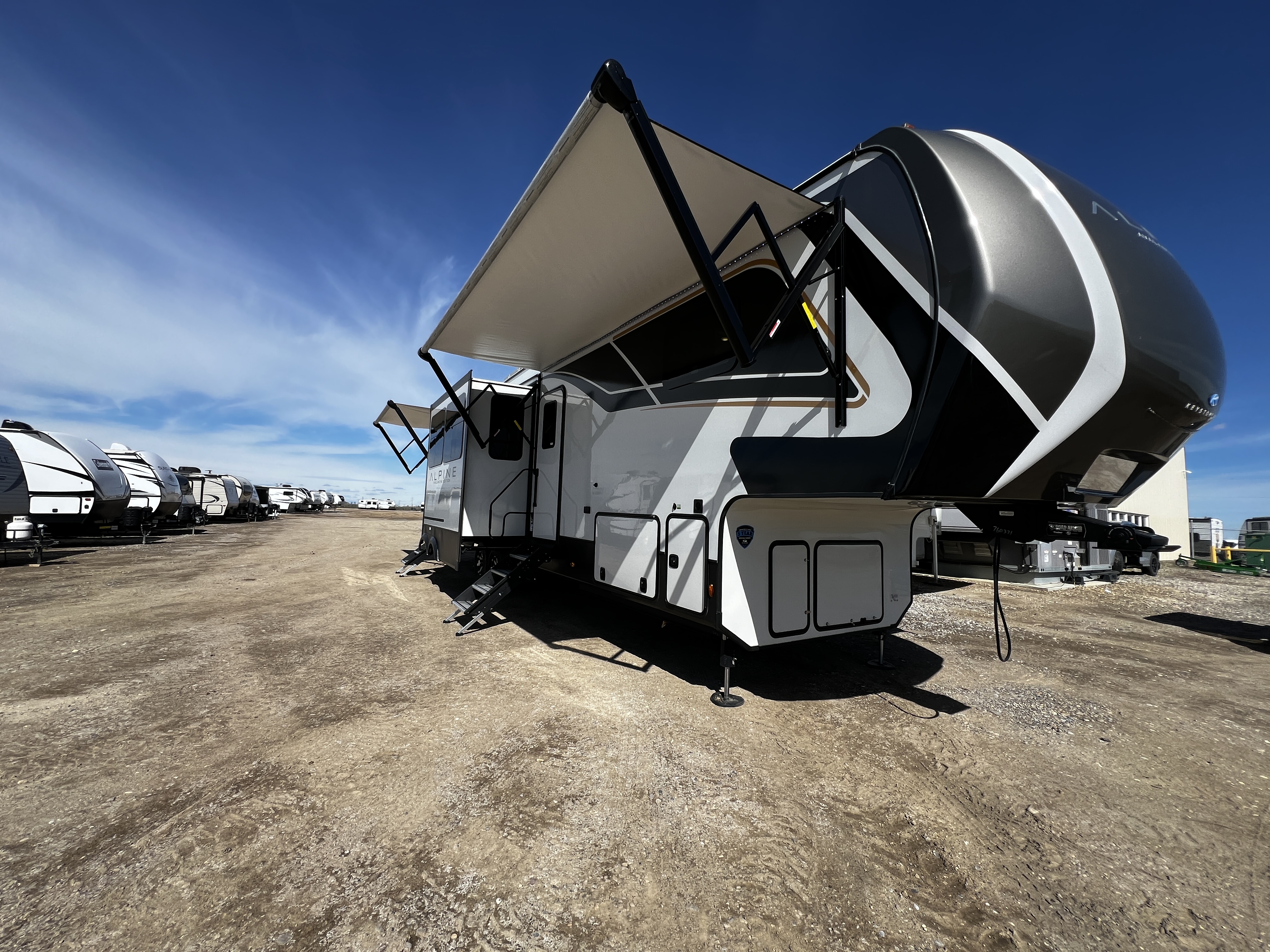 New 2024 Keystone AVALANCHE 378 BH