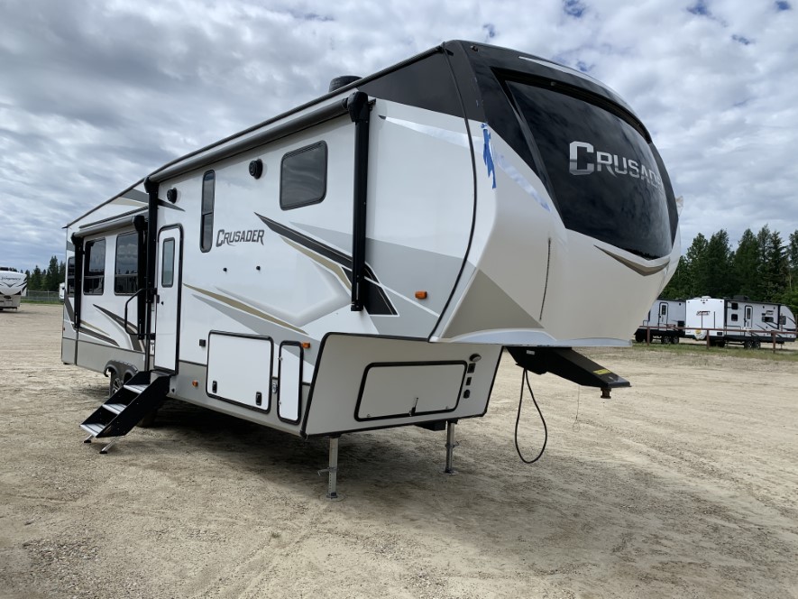 NEW 2022 FOREST RIVER CRUSADER 335 RLP