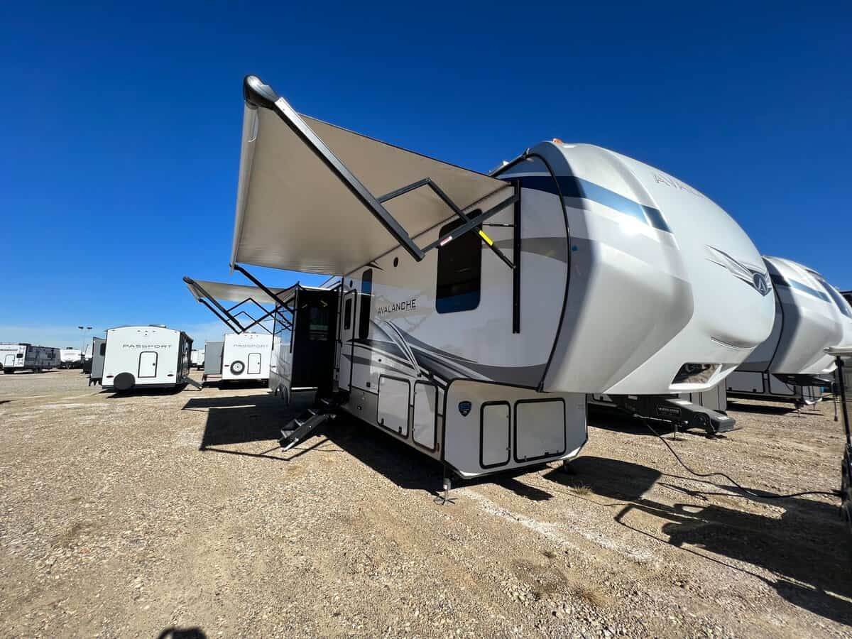 NEW 2022 KEYSTONE AVALANCHE 322 RL