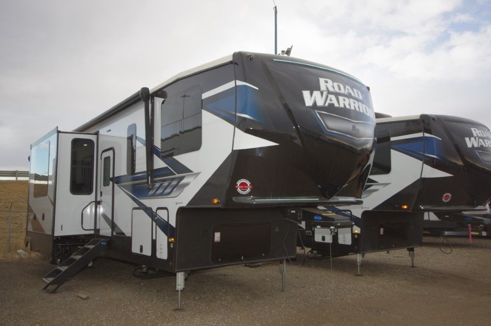 NEW 2022 HEARTLAND ROAD WARRIOR 3965 RW