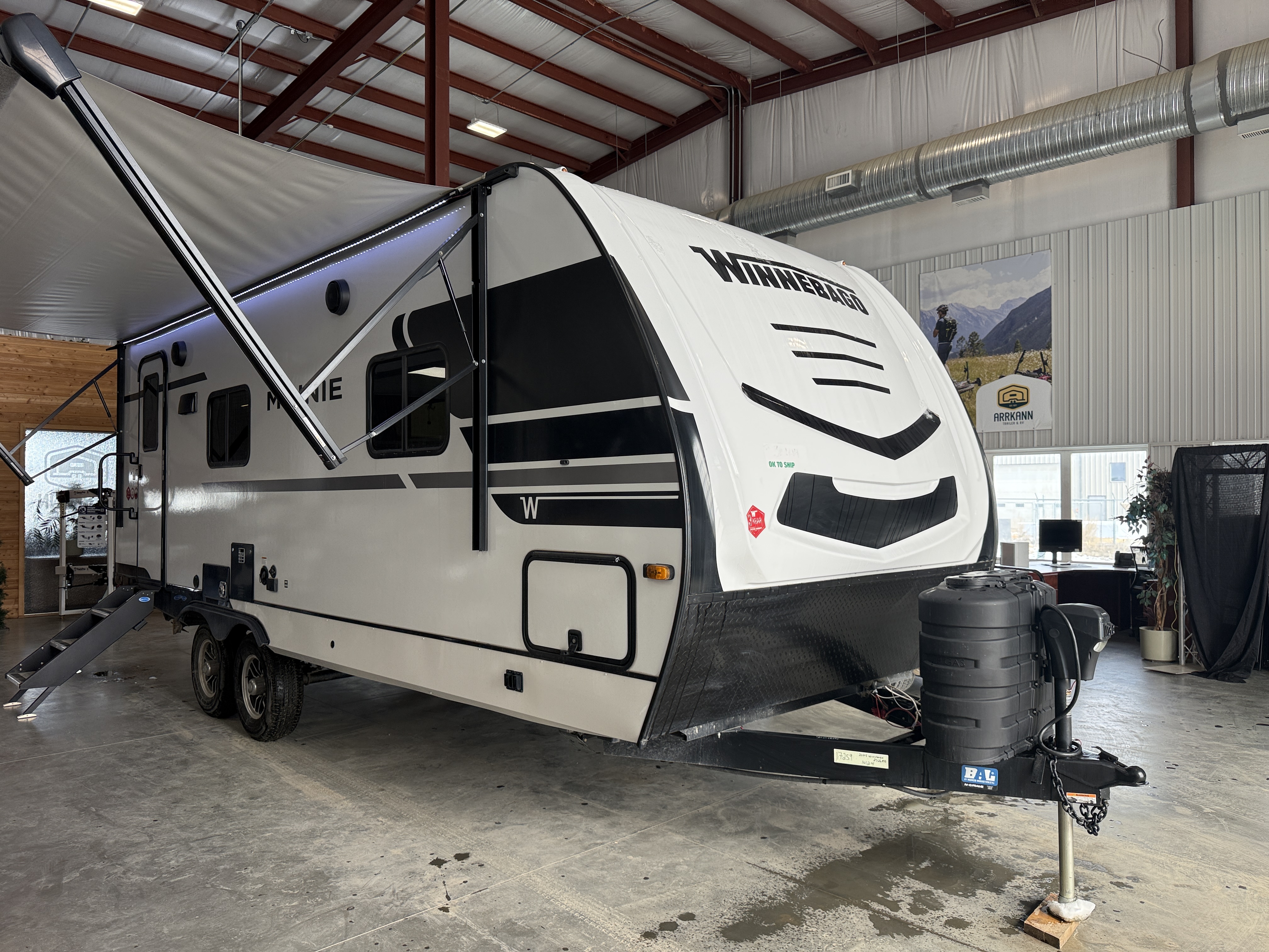 New 2025 Winnebago MINNIE 2326 RB