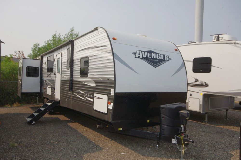 USED 2019 FOREST RIVER AVENGER 32DEN