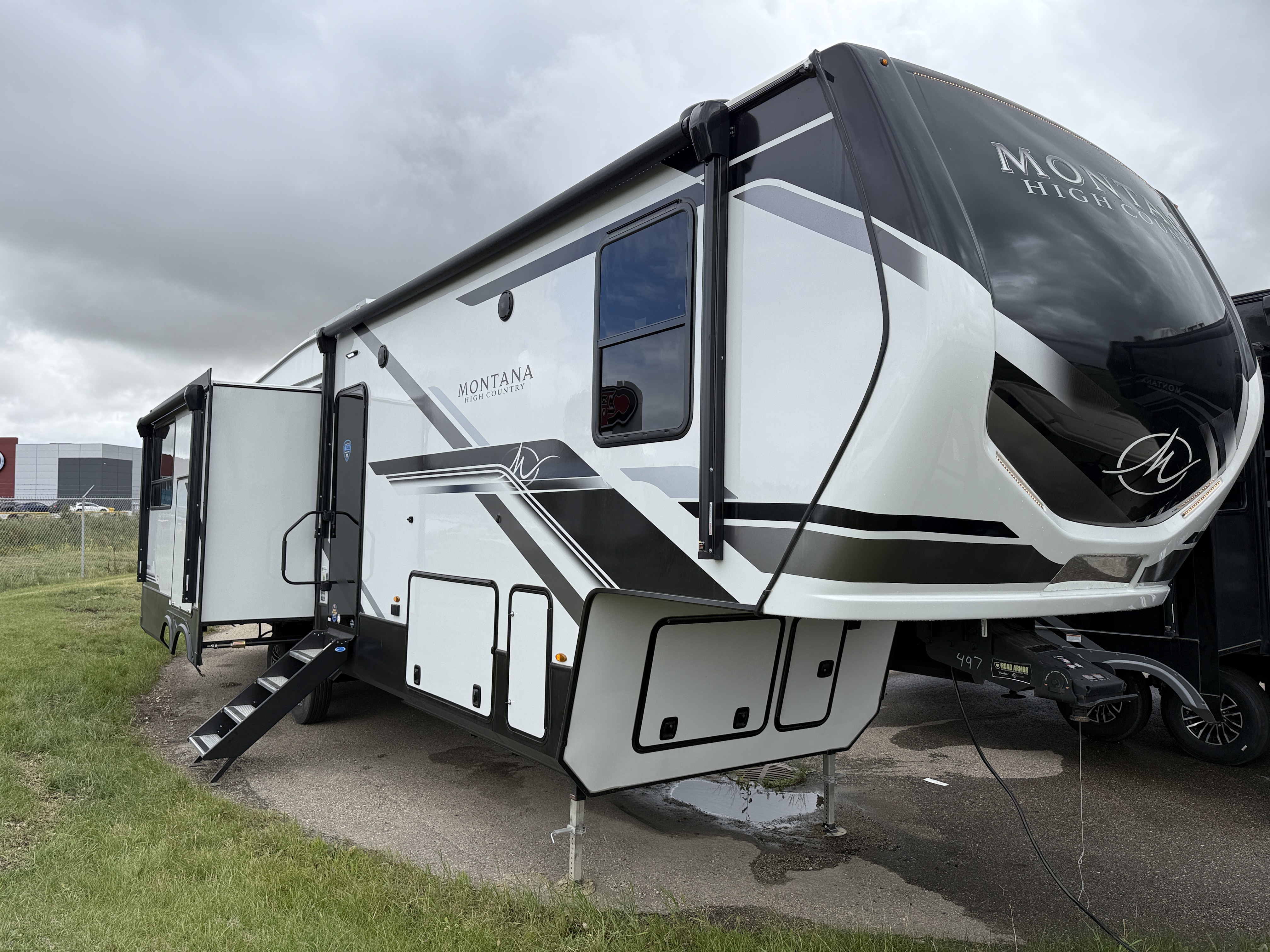 New 2025 Keystone MONTANA 325 RK