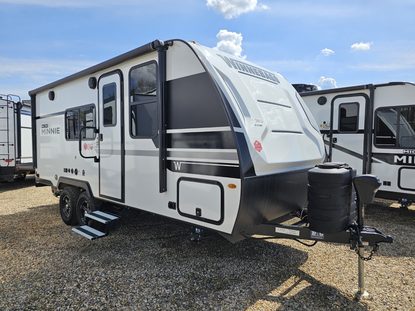 New 2025 Winnebago MICRO MINNIE 2108 DS
