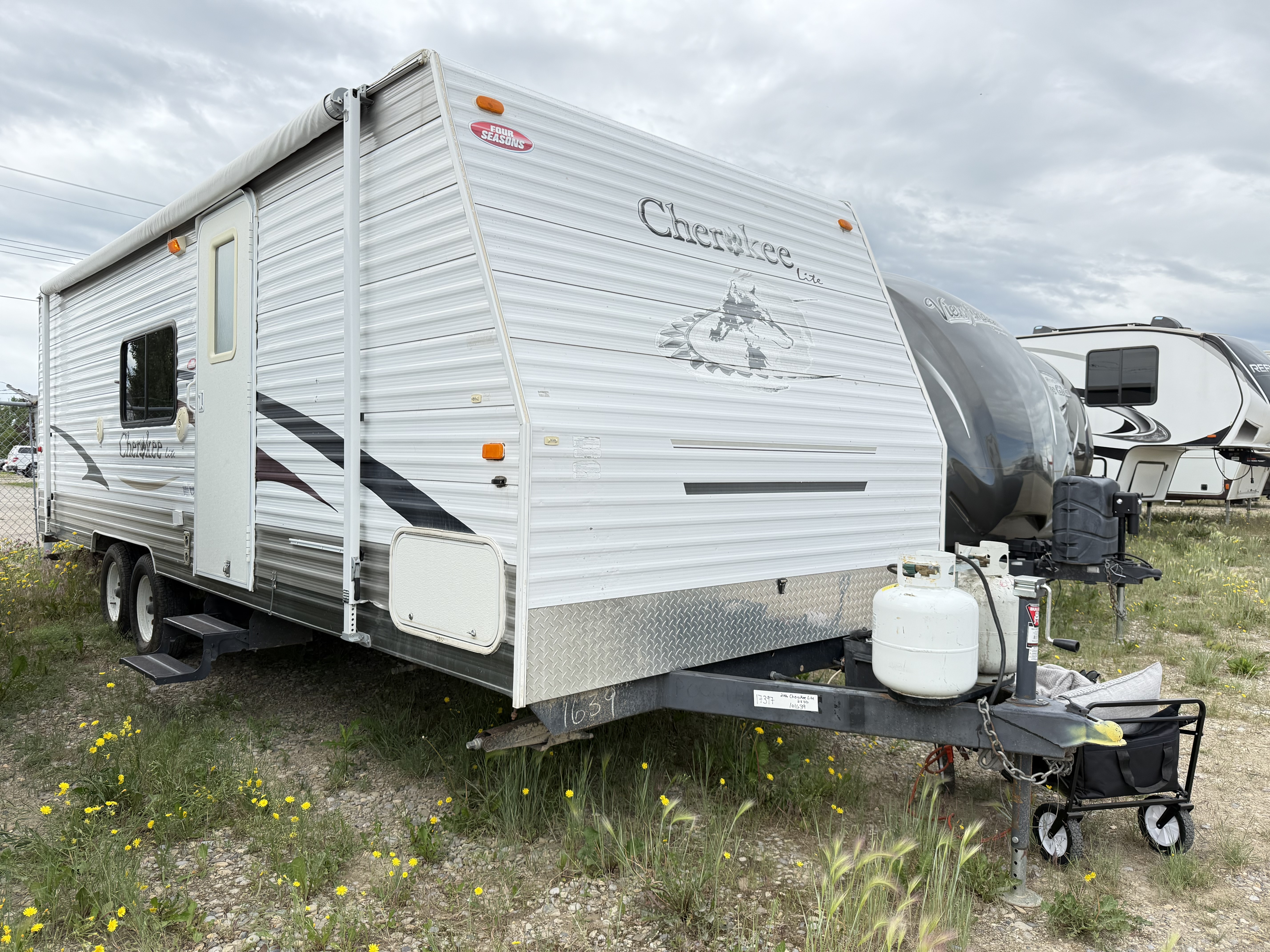 Used 2006 Forest River CHEROKEE LT. 25DD