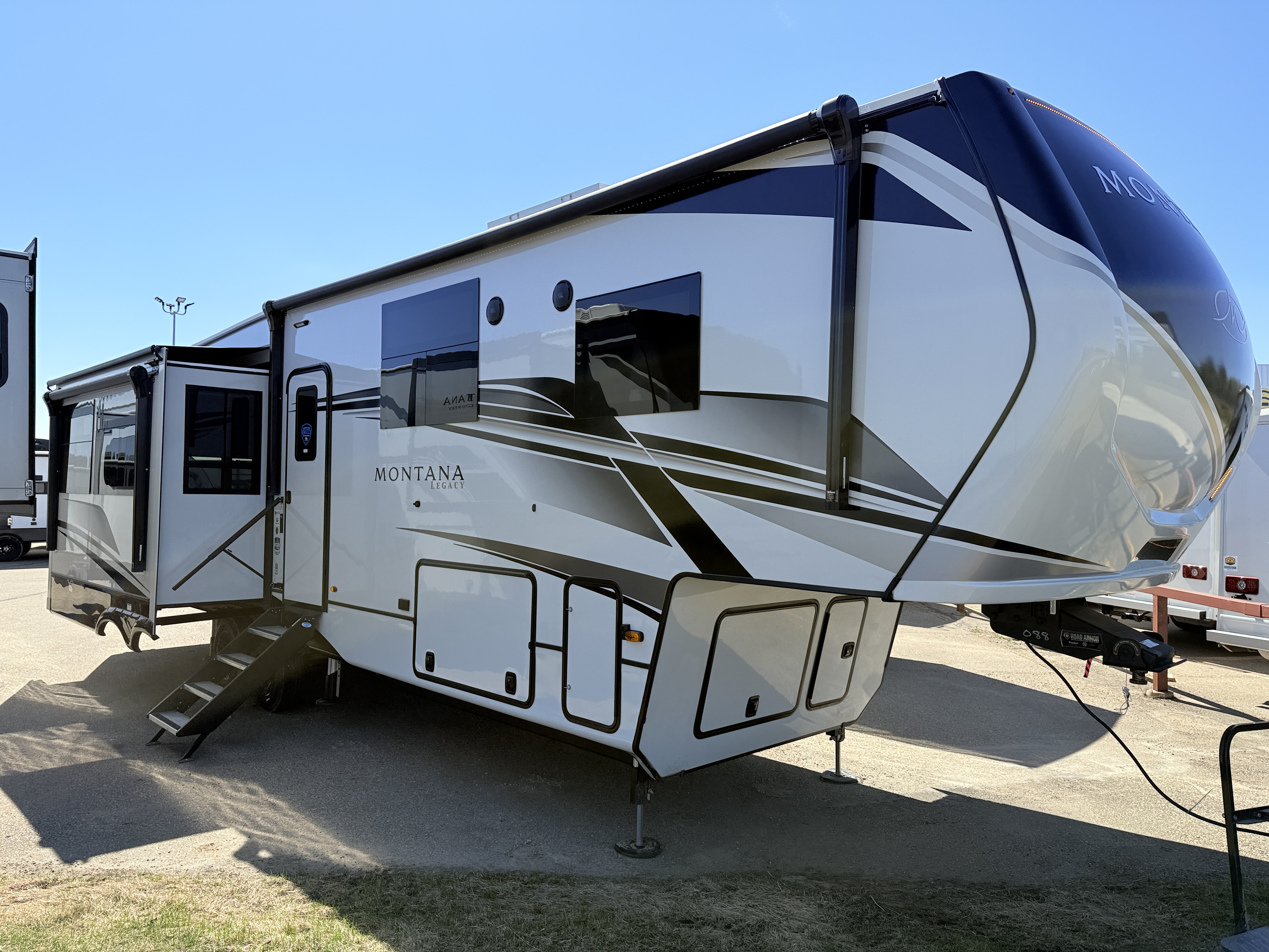 New 2025 Keystone MONTANA Legacy 3231 CK