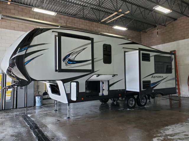 Used 2018 Dutchmen ASTORIA 2513RLF