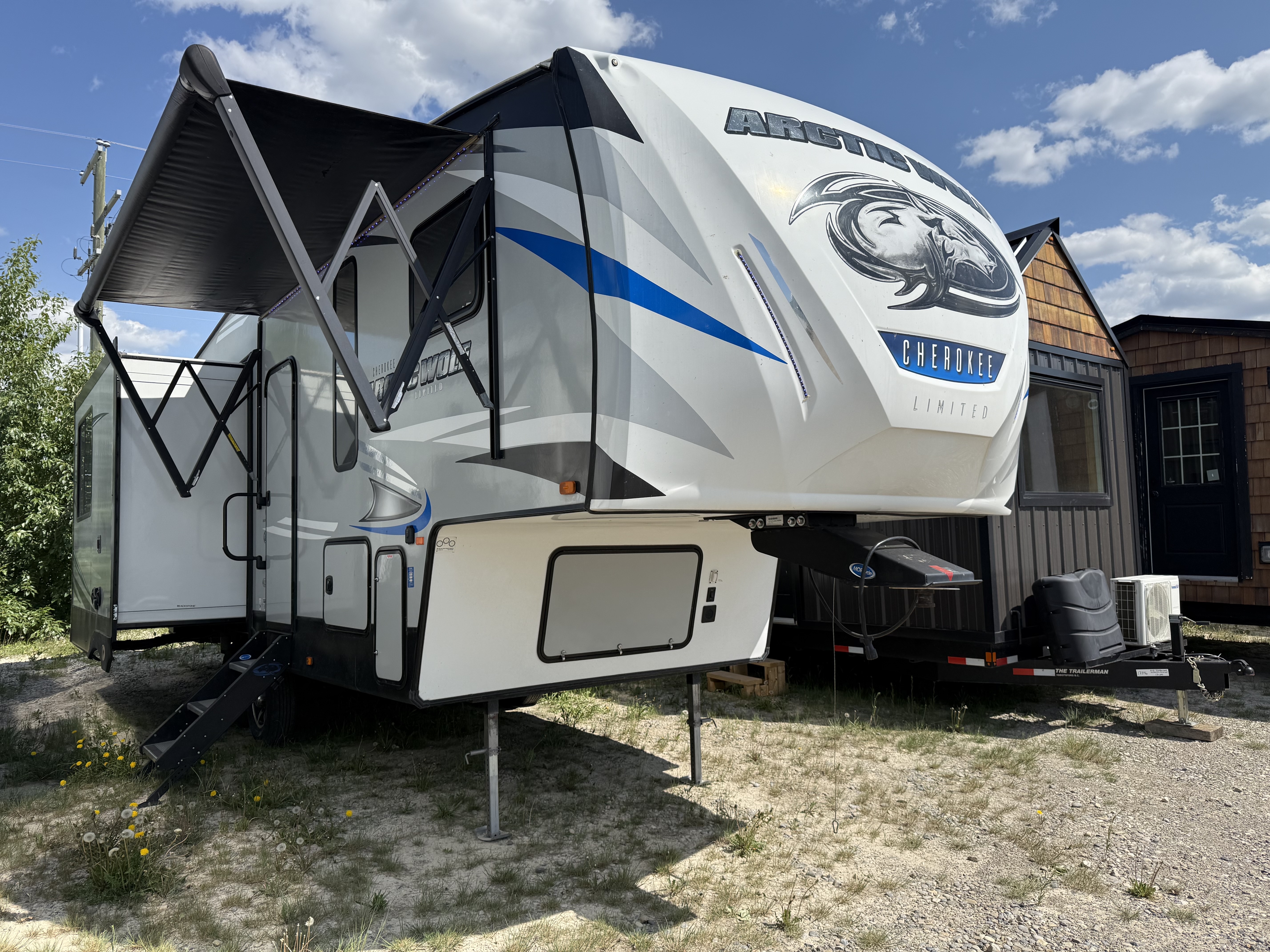 USED 2019 Forest River ARCTIC WOLF 285DRLY