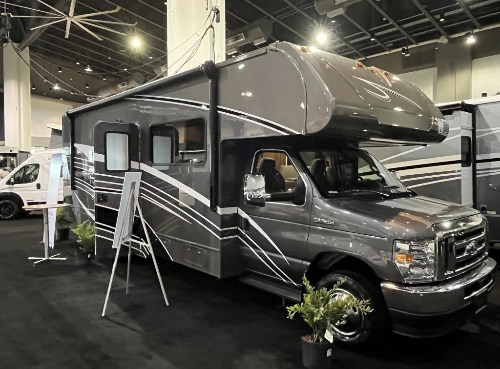 NEW 2023 WINNEBAGO MINNIE WINNIE 26 T
