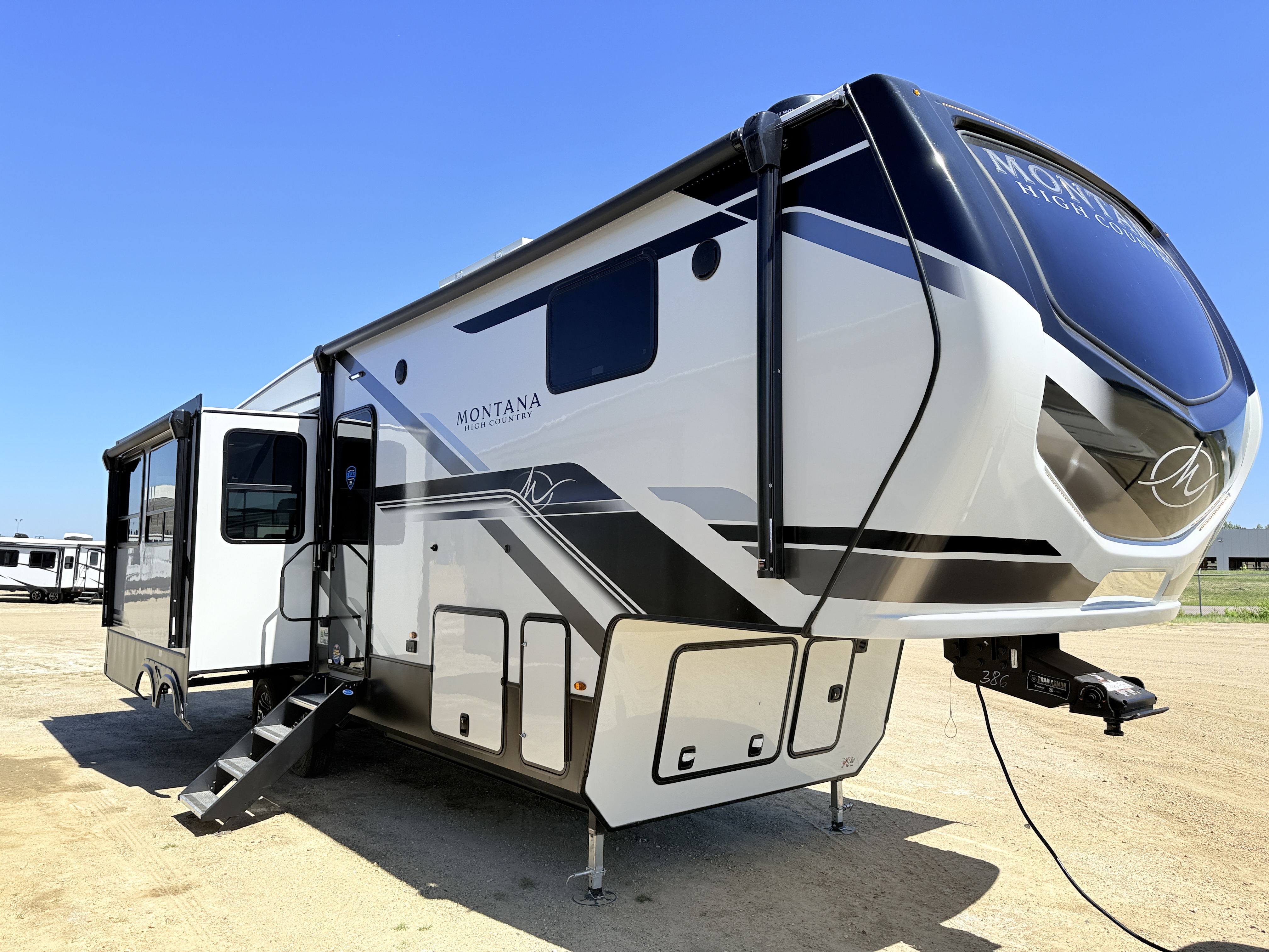 New 2025 Keystone MONTANA 295 RL
