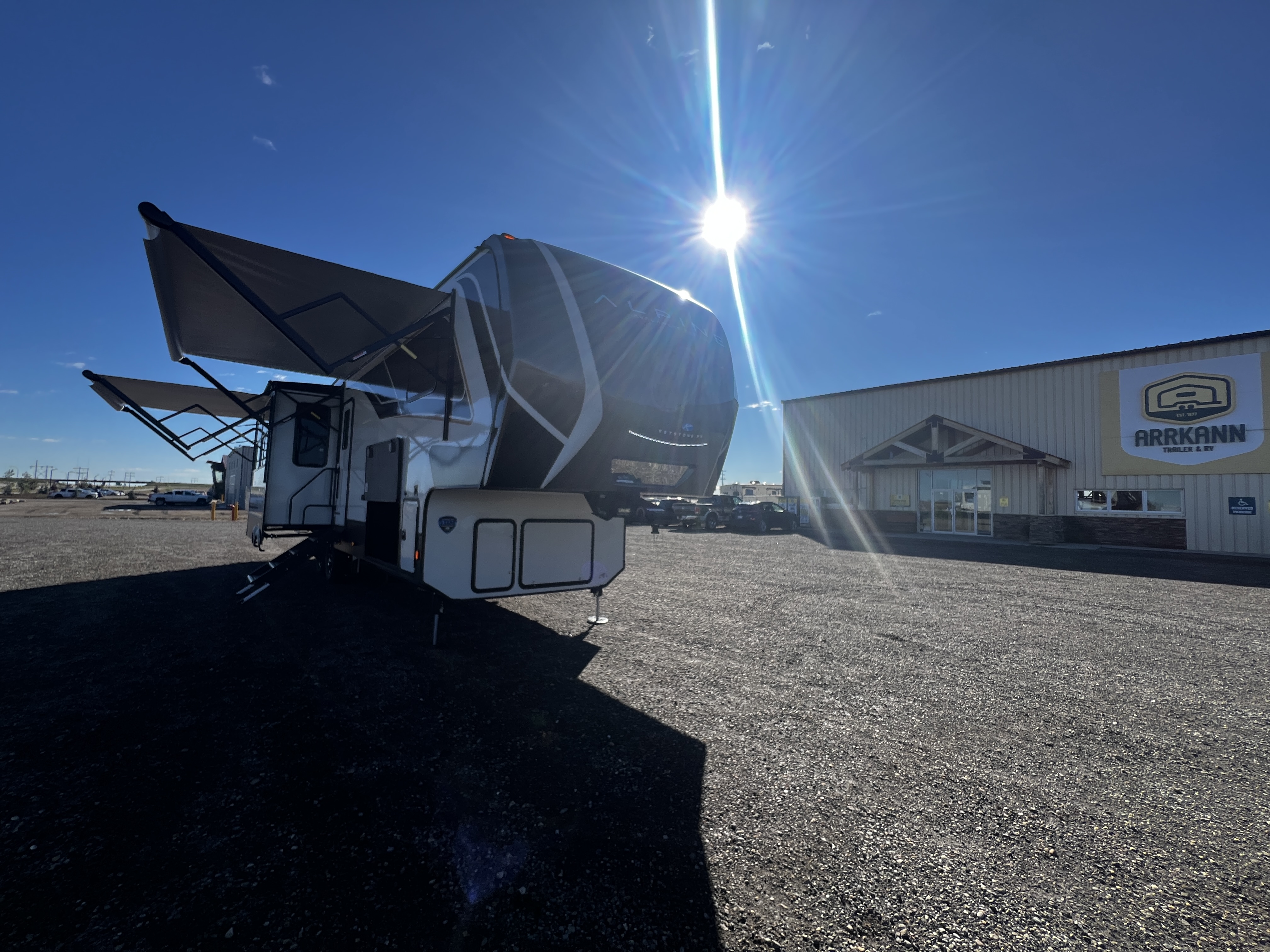 New 2025 Keystone AVALANCHE 379 MB