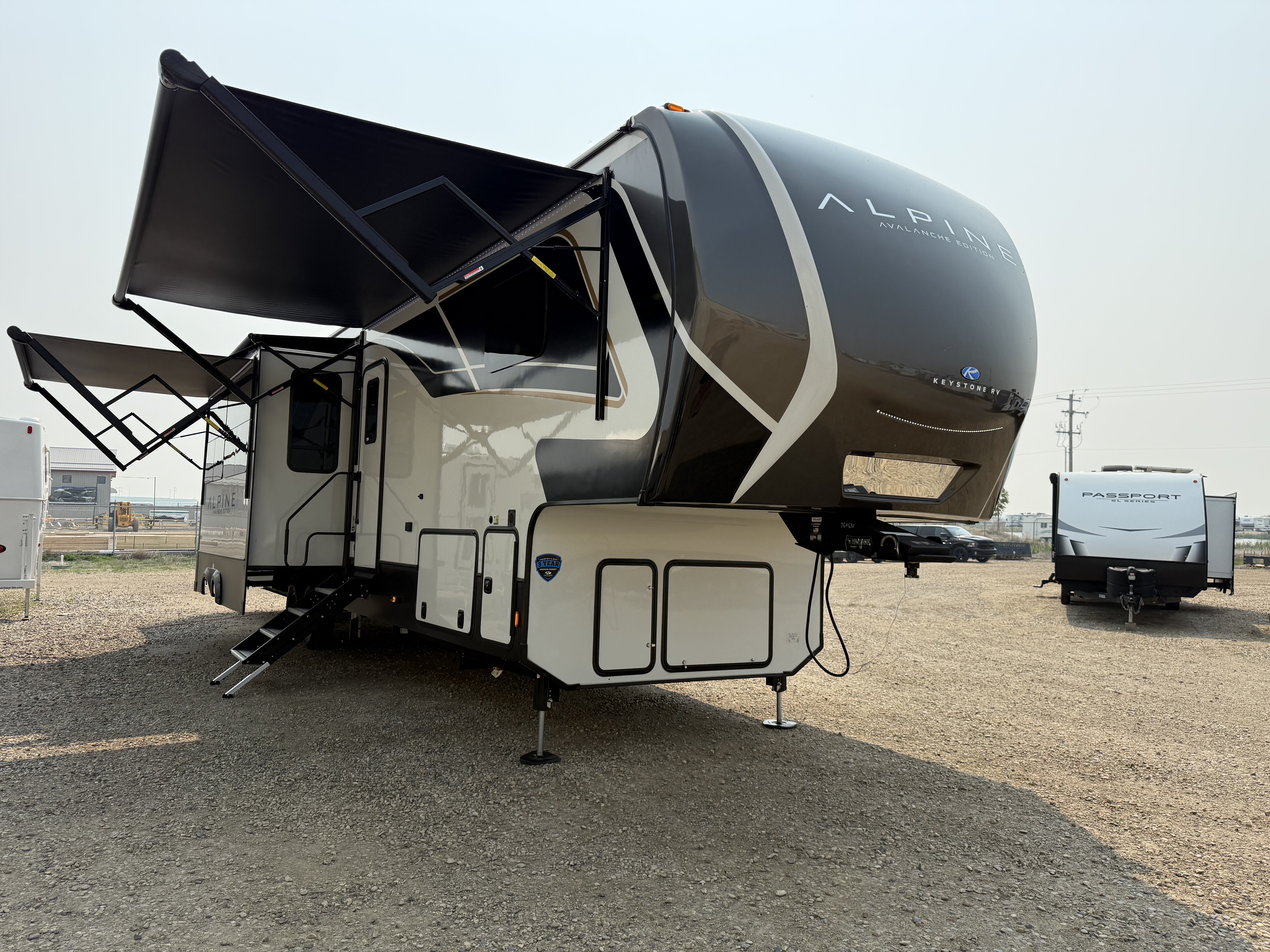 New 2025 Keystone AVALANCHE 390 DS