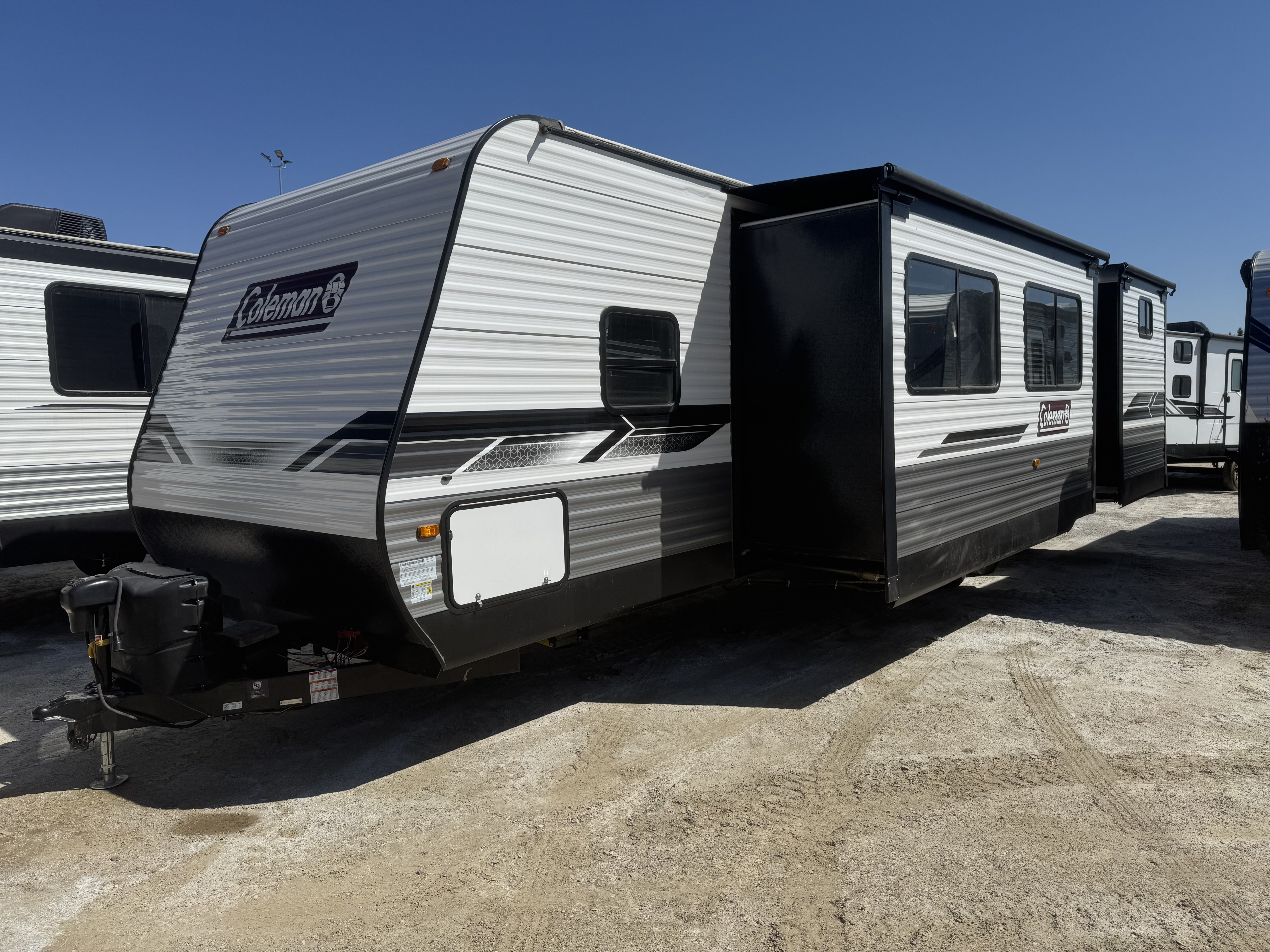 USED 2022 Dutchmen COLEMAN LANTERN 334 BH