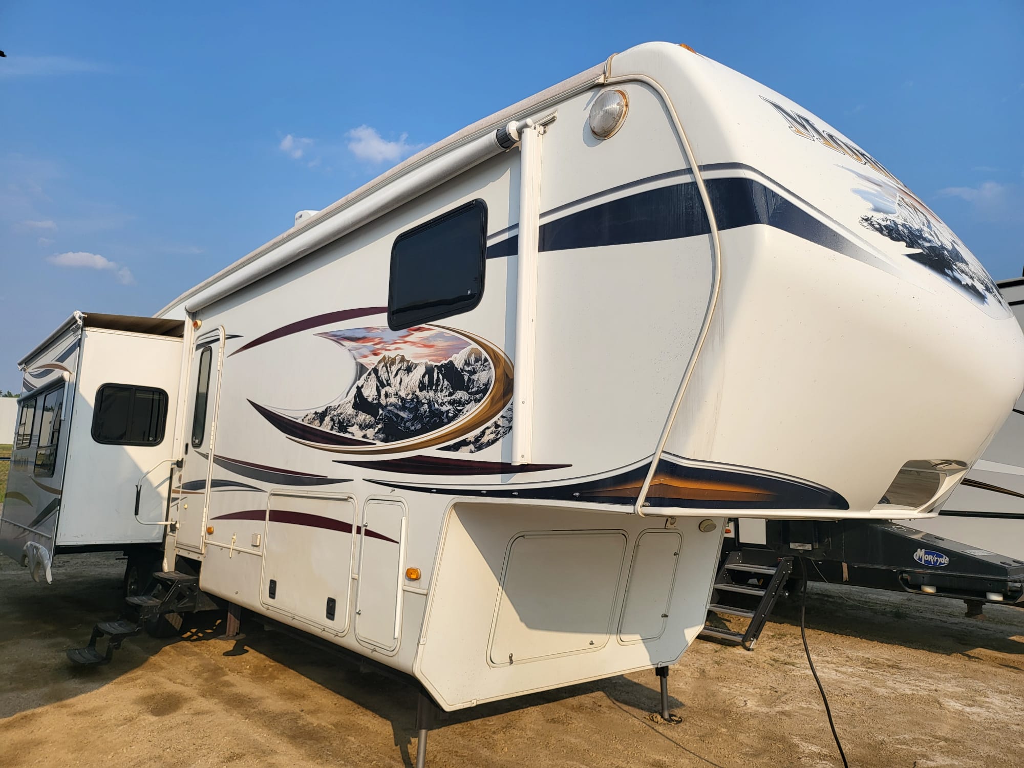 Used 2013 Keystone Montana 3582RL