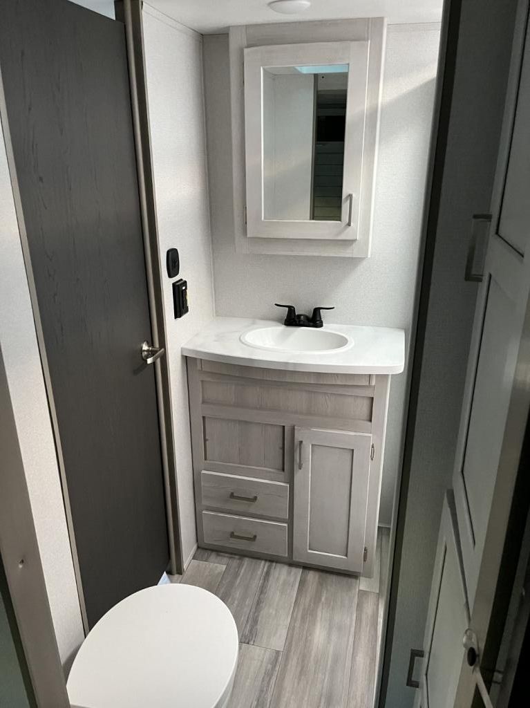 NEW 2022 KEYSTONE SPRINTER 35 FWBH