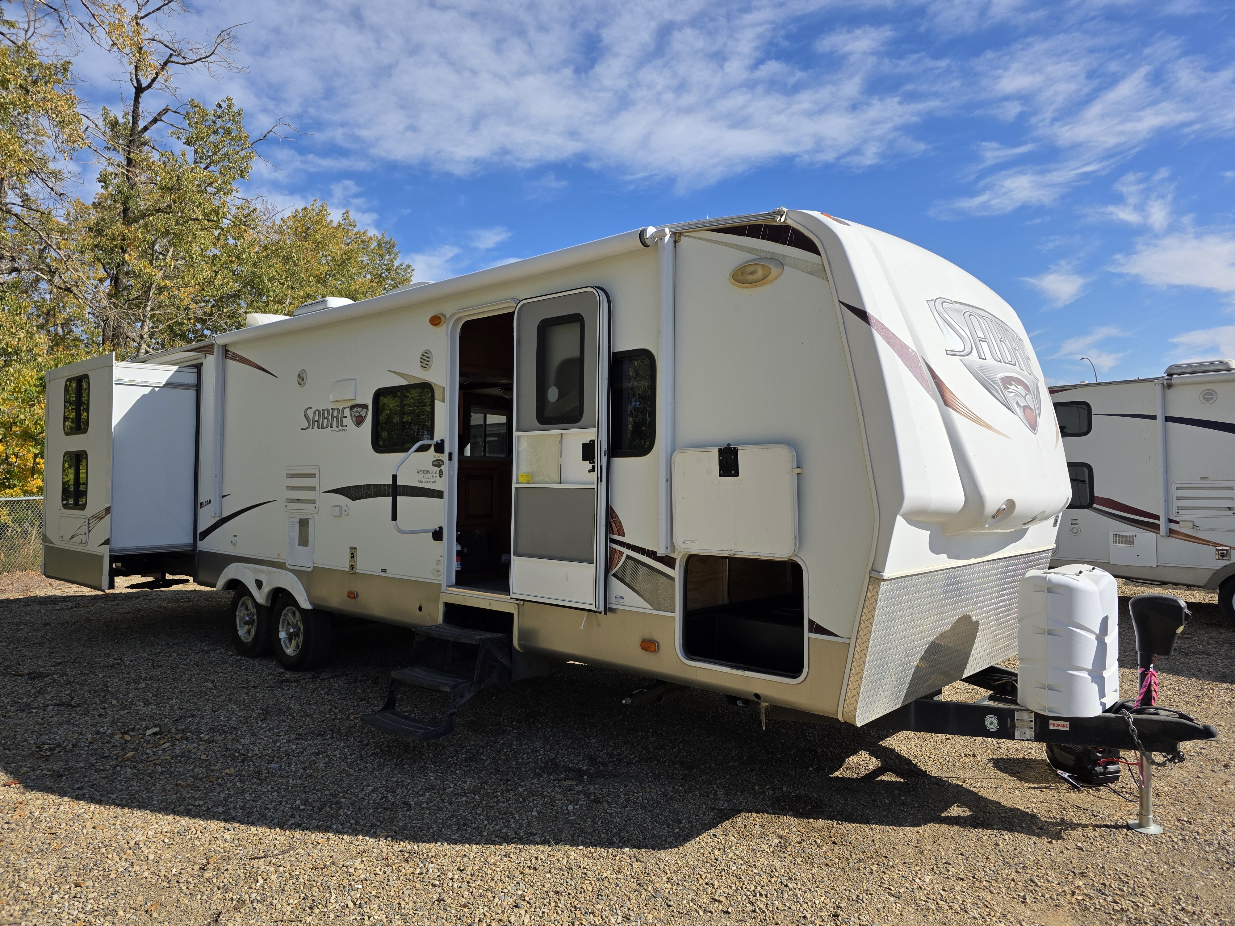 Used 2012 Palomino SABRE 32 QBTS