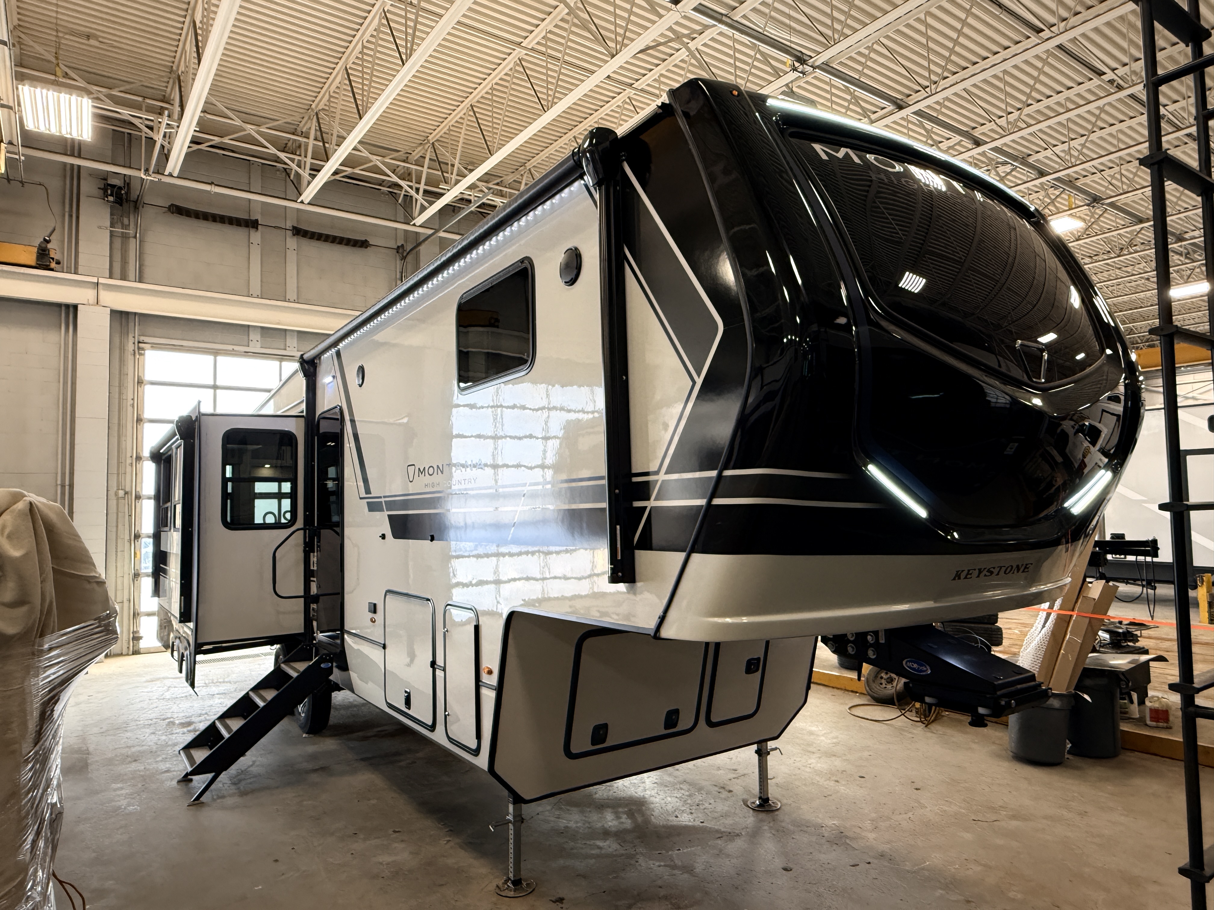 New 2026 Keystone MONTANA 295 RL