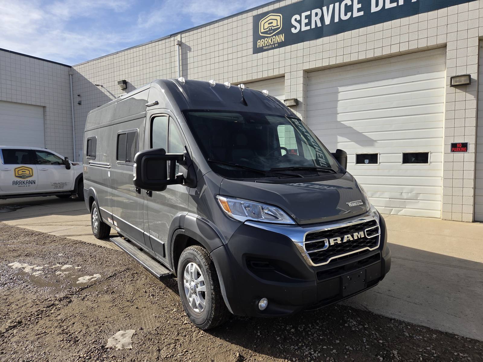 Used 2023 Winnebago SOLIS 59P *LOW KM*