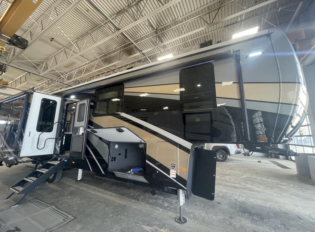 NEW 2022 HEARTLAND BIGHORN 3300 DL