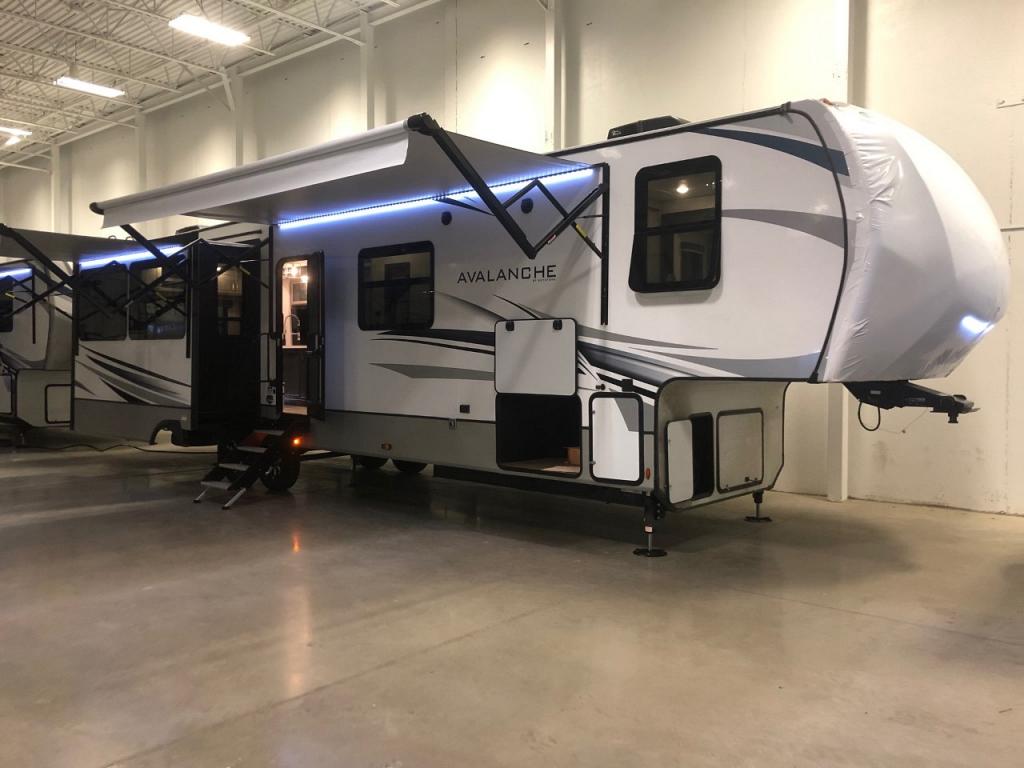 NEW 2022 KEYSTONE AVALANCHE 372 MB