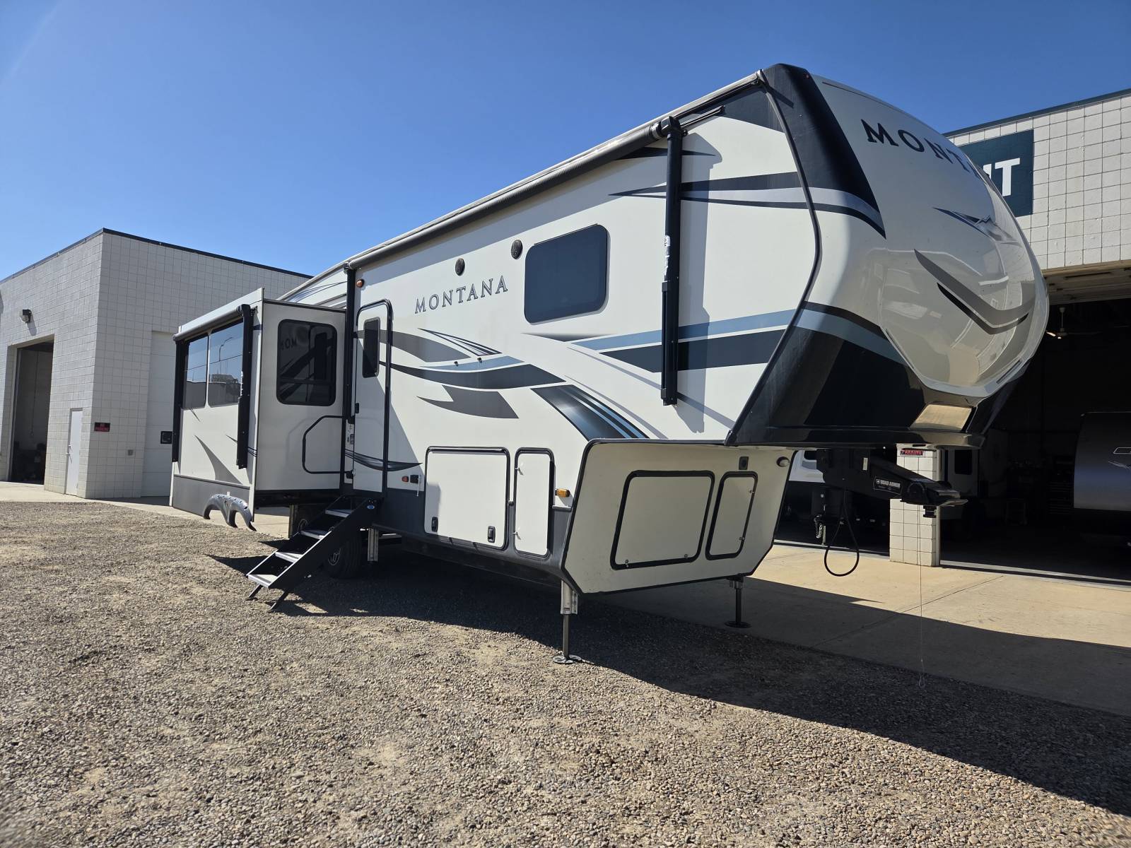 USED 2021 Keystone MONTANA 3120RL