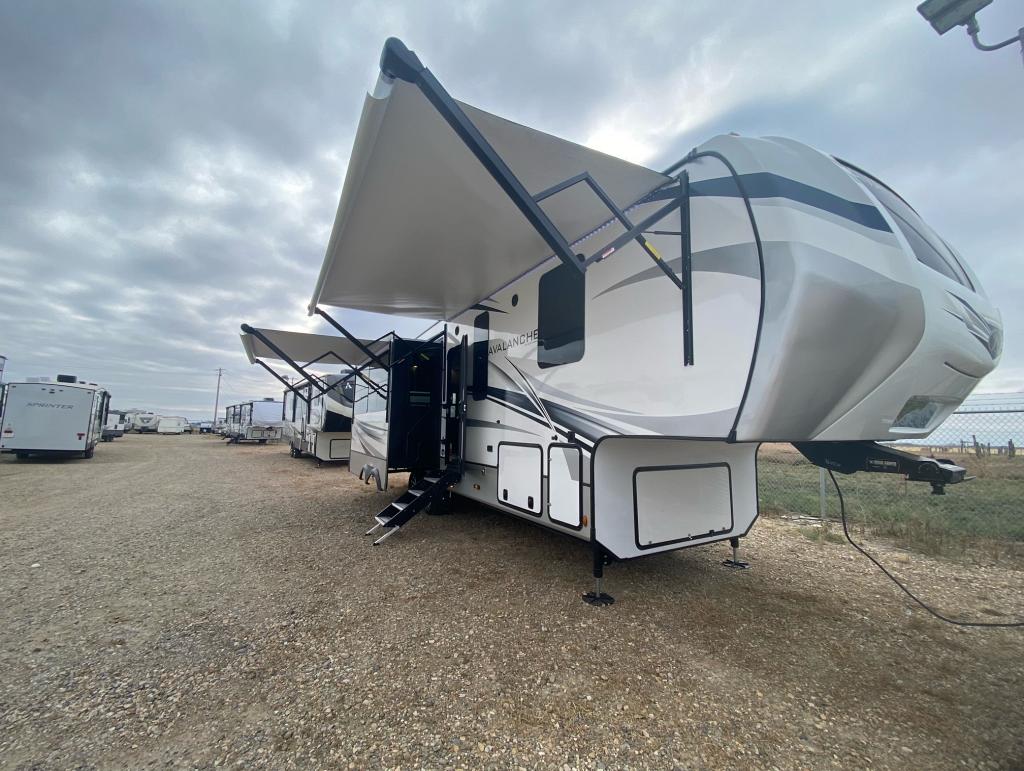 NEW 2022 KEYSTONE AVALANCHE 312 RS