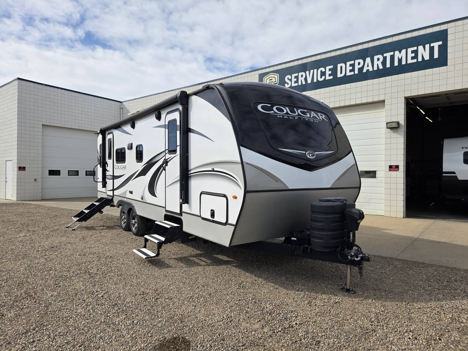 Used 2022 Keystone COUGAR 25RDS