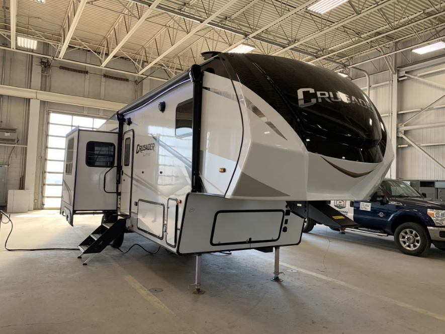 NEW 2022 FOREST RIVER CRUSADER 33 BH