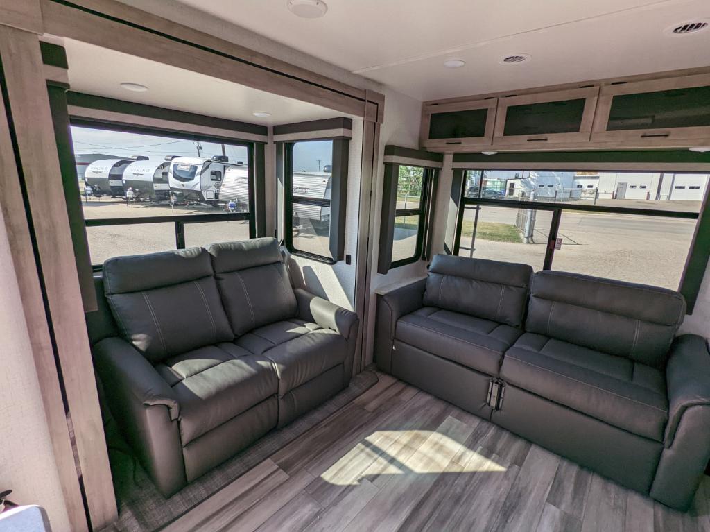 NEW 2022 WINNEBAGO VOYAGE 2730 RL