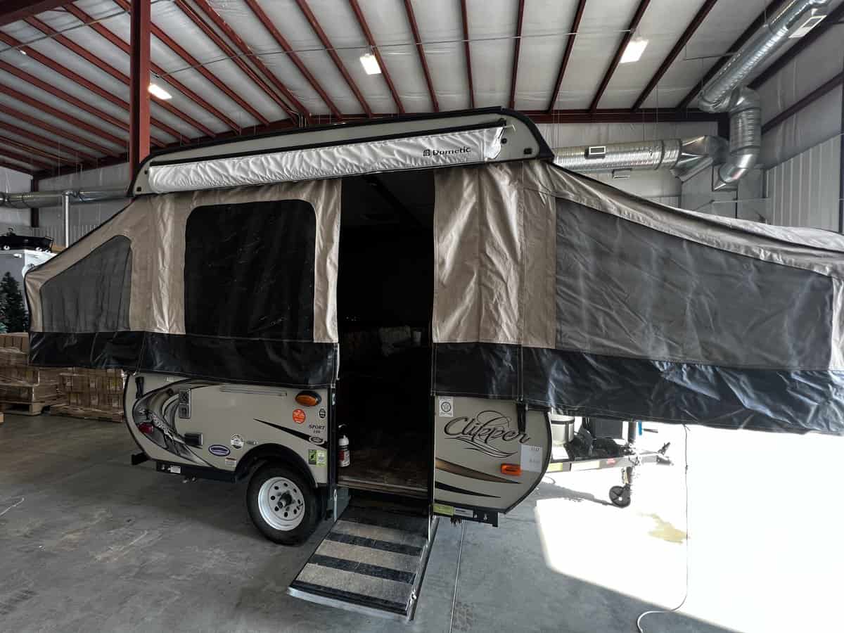 USED 2015 FOREST RIVER CLIPPER 106