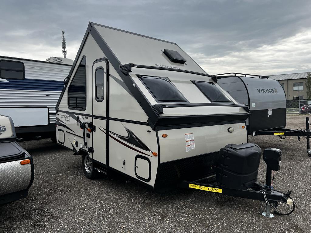 USED 2018 FOREST RIVER ROCKWOOD A122