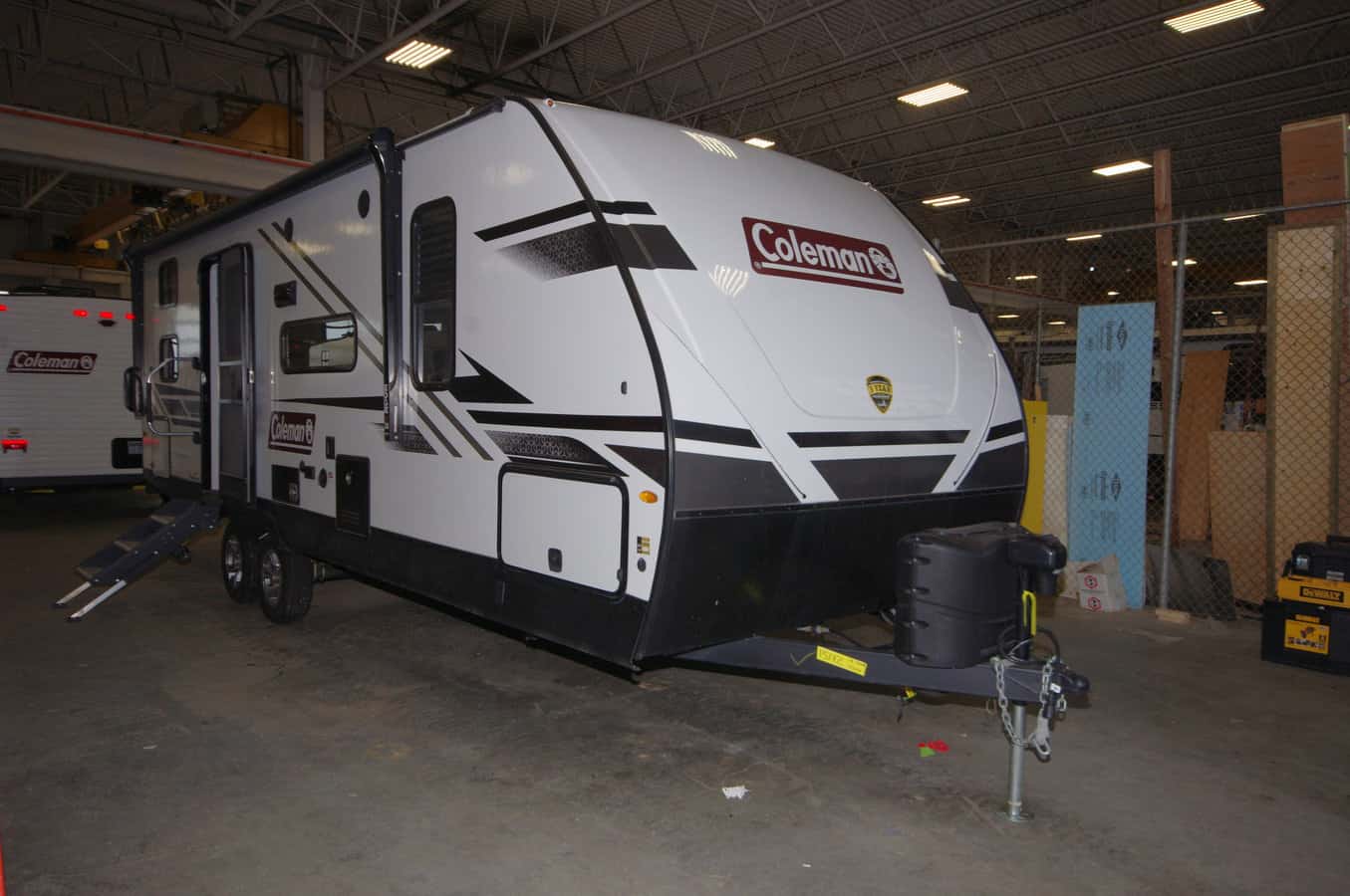 NEW 2023 DUTCHMEN COLEMAN LIGHT 2455 BH