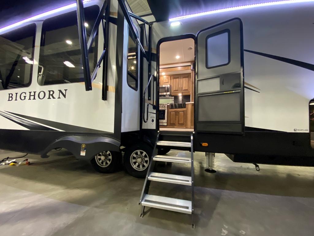 NEW 2022 HEARTLAND BIGHORN 3502 SB