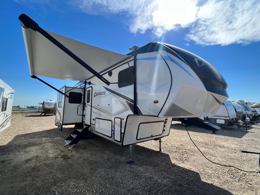 NEW 2022 FOREST RIVER CRUSADER 33 BH