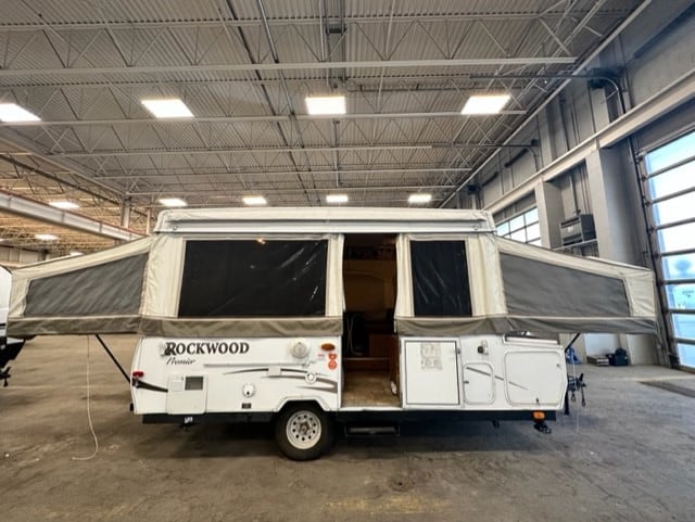 USED 2008 Forest River ROCKWOOD M2516G