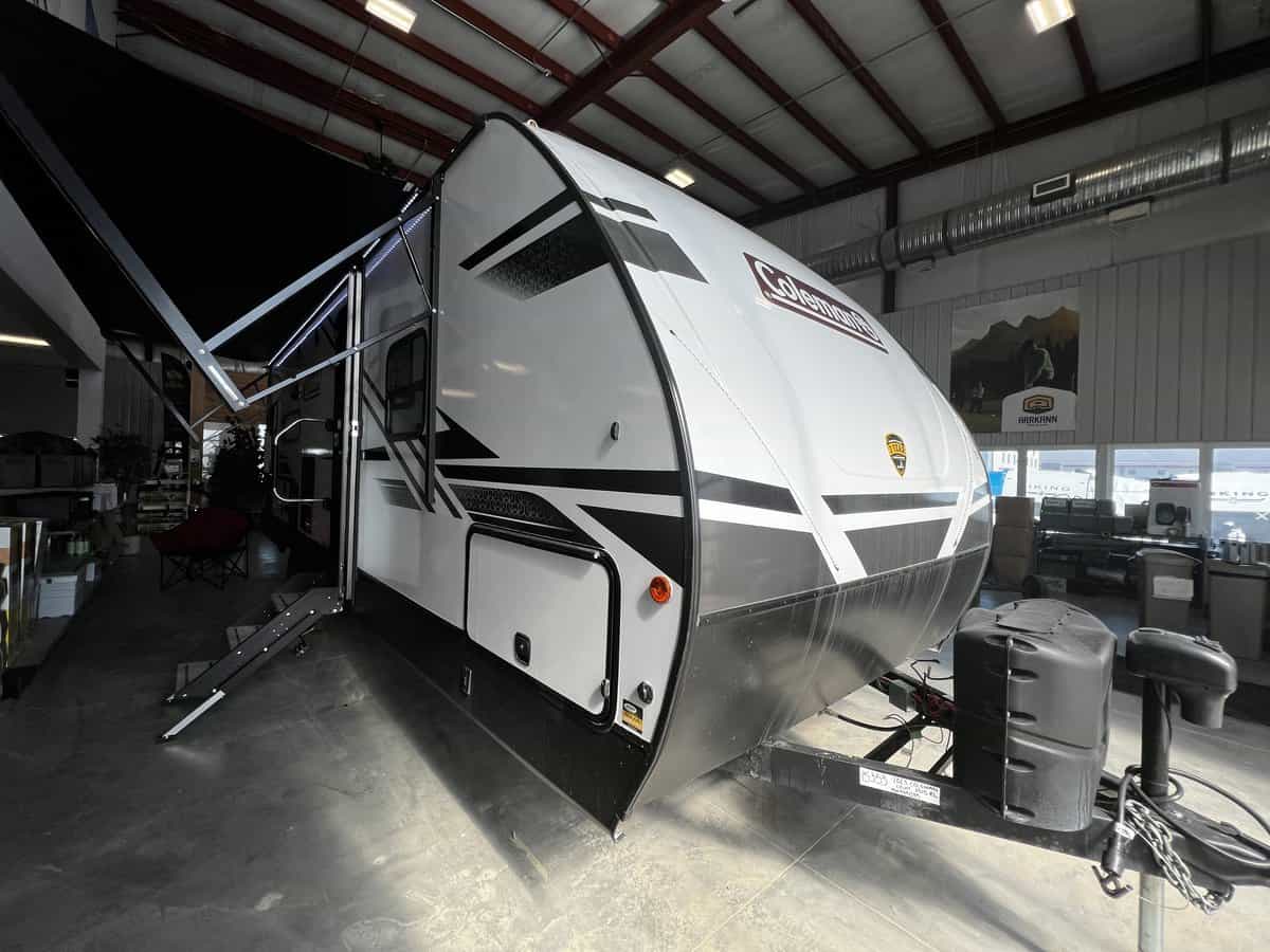 NEW 2023 Dutchmen COLEMAN LIGHT 2515 RL
