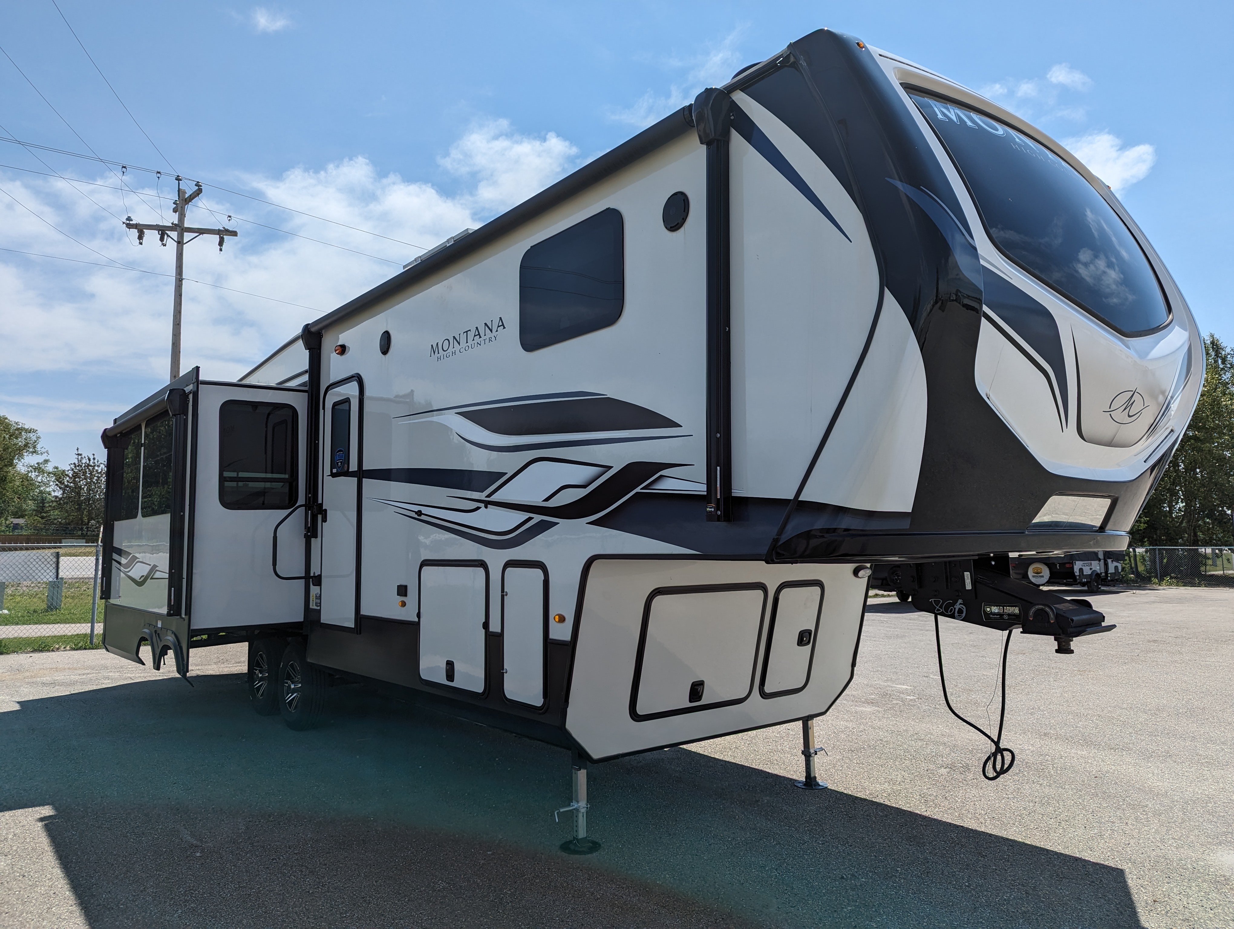 NEW 2023 Keystone MONTANA 295 RL