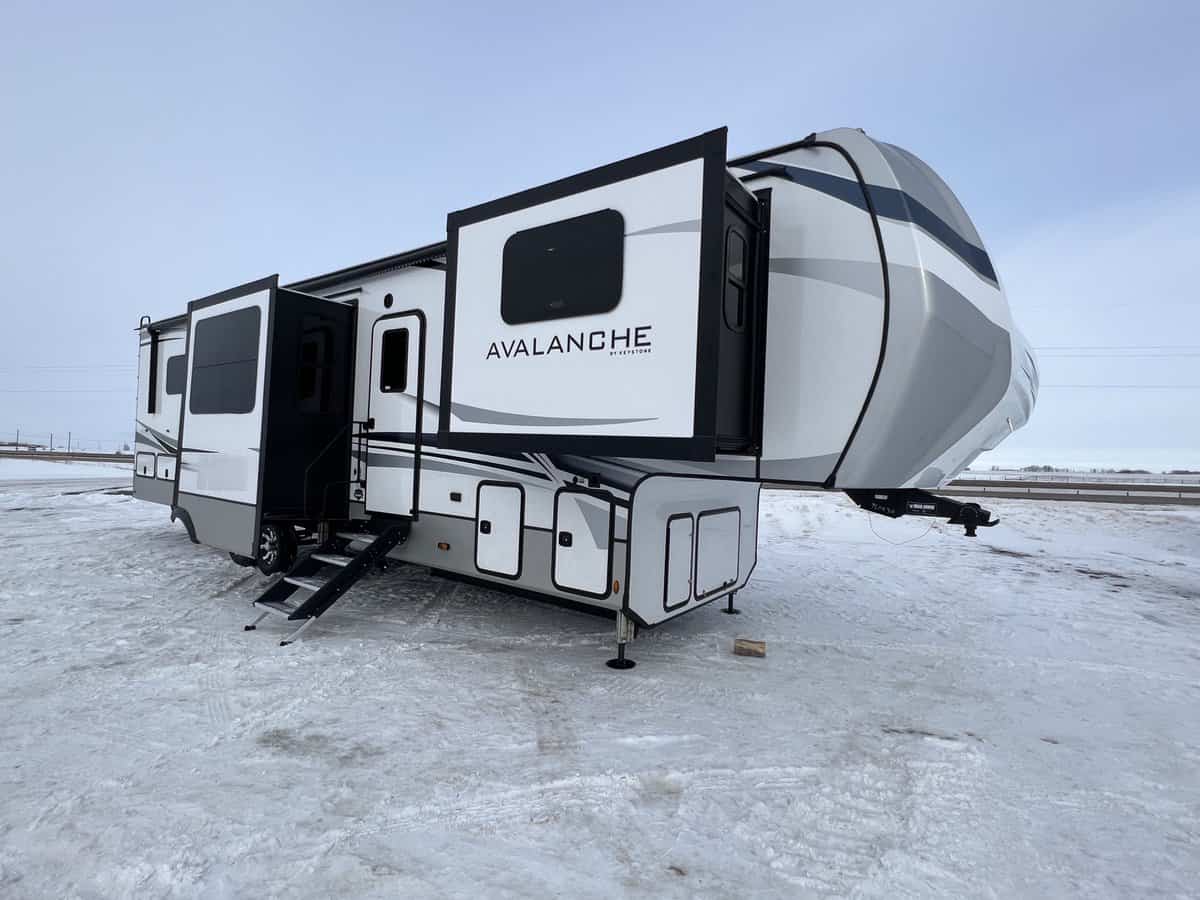NEW 2023 KEYSTONE AVALANCHE 360FL